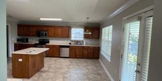 Spacious 4 Bedroom in South Crestview Gallery 15