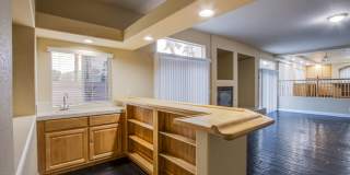 Beautiful 5 bedroom 4.5 bath home with large basement in gated community! Gallery 19