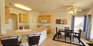 3 Bedroom, One Level Furnished Home in Emerald Ridge Gallery 10