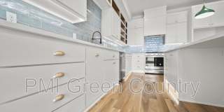 118 East Elgin Street Gallery 15