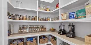 Spacious 3BR Townhome in Charlotte Gallery 15