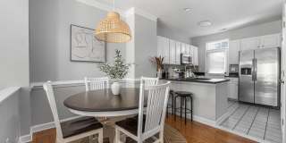 Stylish 3-bedroom townhome in Vermillion in Hustersville Gallery 20