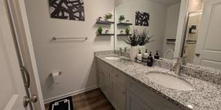 Room in 3 Bedroom Home at Sullins Rd Gallery 17