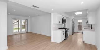Modern 4 Bed / 2 Bath Near SDSU with Private Balcony and In-Unit Laundry Gallery 1