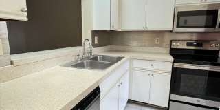 AVAILABLE NOW:  Beatiful 2BR/2.5BA Orange Park / Wells Ridge Townhome Gallery 8