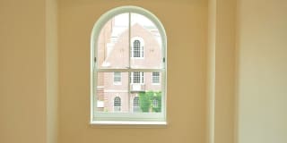 Beautiful Sunny 1 bed with W/D available 9/1 Gallery 10