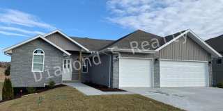 5 Bedroom Home Located in Ozark! Gallery 1