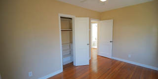 3 Bed / 1 Bath Home w/Sunroom in Midtown Neighborhood! Gallery 22