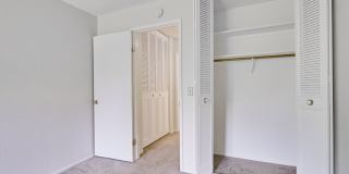 Top Floor Unit - Balcony - Elevator Access - Community Pool & Tennis Court Gallery 24