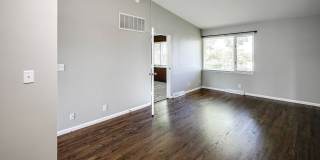 Top-Floor 2-Bedroom Apartment with Vaulted Ceilings! Gallery 5