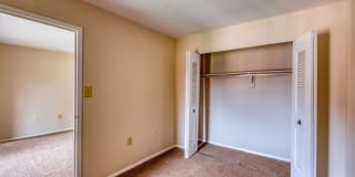 Oakton Park Apartments Gallery 2