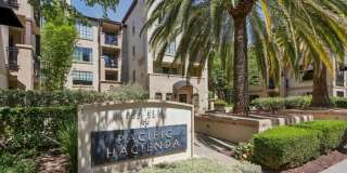 Updated Top Floor Unit -- Perfect Commuter Location -- Walking Distance to Laurel Street -- Must See! Gallery 1
