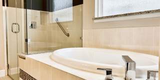 Gorgeous 5 bedroom home. Spacious and Elegant! Gallery 18