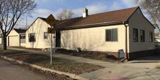 Spacious 4 bed 2 bath ranch home with two family rooms! Gallery 1