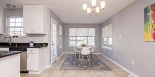 8800 COMMUNITY SQUARE Lane Gallery 7