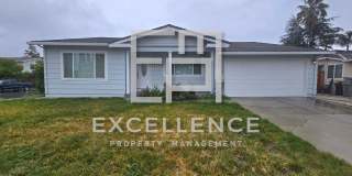 Spacious Fully Renovated 4/2 House with Over 2000SF and LVT Throughout Gallery 1