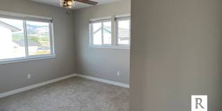 Gorgeous 3 Bed / 2.5 Bath Townhome in the heart of Talent, OR Gallery 16