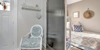 604 1/2 12th Avenue Gallery 12