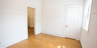 5474-5480 S. Hyde Park Boulevard Gallery 8