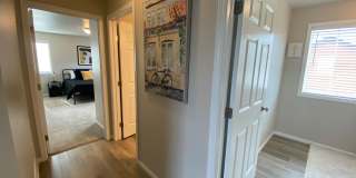 Modern 3 Bedroom 2 Bathroom Townhome Gallery 9
