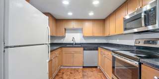 Charming 3rd Floor 2bed/2bath Apartment in North Bellevue! Charming 3rd Floor 2bed/2bath Apartment in North Bellevue! Gallery 1