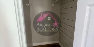 Adorable One Bedroom Duplex! Gallery 7