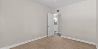 4517 N 10TH Avenue Gallery 16