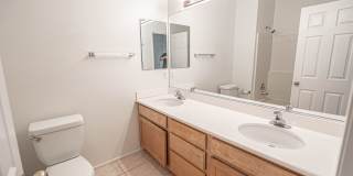 4 Bedroom Oaklane Townhome in Santa Clarita! Gallery 12