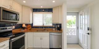 ** CANAL VIEW 2 BEDROOM\2 BATH CONDO ** SEASONAL OR ANNUAL ** BLUE POINT CLOSE TO DOWNTOWN NAPLES AND NAPLES BEAUTIFUL BEACHES ** CANAL BOAT SLIP AVAILABLE ** Gallery 16