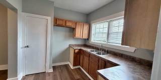 Renovated 2 bedroom Duplex NOW AVAILABLE!! ~ Minutes from midtown/downtown Memphis Gallery 9