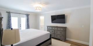 Luxury Annual Rental with Resort-Style Pool on Longboat Key Gallery 19