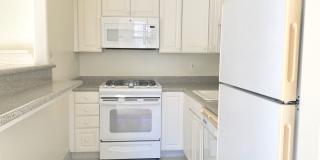 Stellar Location In Marina Top Floor 1 Bedroom / 1 Bath & Washer/Dryer Stellar Location In Marina Top Floor 1 Bedroom / 1 Bath & Washer/Dryer Gallery 3