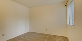 Roomy Remodeled  Kirkland Condo Gallery 16