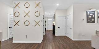 Like-New 4 bedroom 2.5 bathroom home with Custom Touches, open floor plan AND a Cul-de-sac lot! Must see! Gallery 10