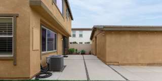 Beautifully Maintained 3 Bed, 2.5 Bath Home in Prime RiverPark Location Gallery 6