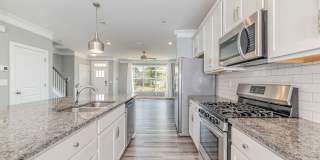 Charming 2BR Townhome in Charlotte Gallery 7