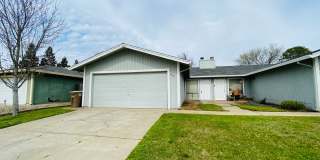 Renovated Two Bedroom, Two Bathroom Duplex with No Carpet Gallery 1
