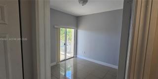 3389 NE 4th St Gallery 28