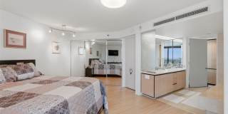 66 Queen Street unit: 1605 Gallery 11