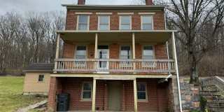 3 Floor Farmhouse with Spacious Land Gallery 1