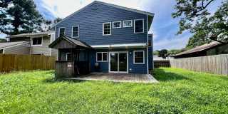 Charming single family home on peaceful canal Gallery 28
