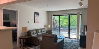 Short-mid term housing, furnished condo 2 bed/2 bath walking distance to Pearl St., CU and close to Hiking and Biking Gallery 14
