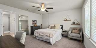 Newly Constructed, 4 BR / 3 BA Home - 2 Car Garage - Pool - Close to Mueller Gallery 15