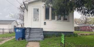 Cute 2 Bedroom Home with Large yard! Gallery 1