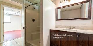 Room in 6 Bedroom Home at Oak Park Rd Gallery 14