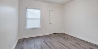 Merchant's Walk Gallery 15