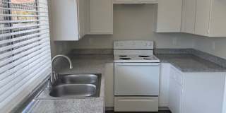 COMING SOON! 3 Bed + 1.5 Bath Townhouse Gallery 15