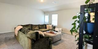 Welcome Home to Comfort and Convenience in Newcastle! Gallery 7
