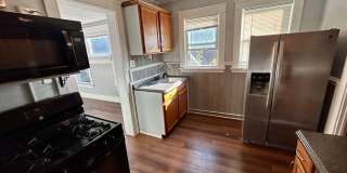 BRIGHT 2 BED / 1 BATH APARTMENT Gallery 1