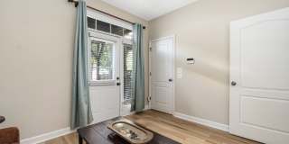 Stylish 3-bedroom townhome in Vermillion in Hustersville Gallery 7